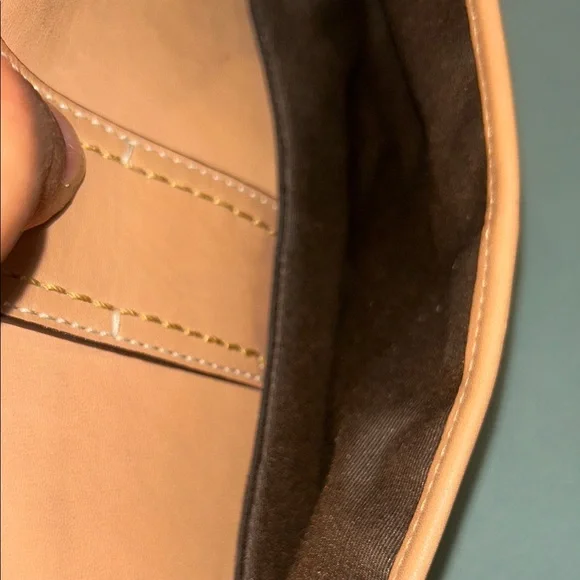 Coach Soho Vintage Y2K EUC Elegant Tan Leather Shoulder Bag. Retails for $497 - Picture 7 of 9